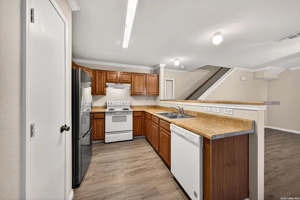 $1,400 | 5015 Summit Pass, Unit 2, San Antonio, TX 78229