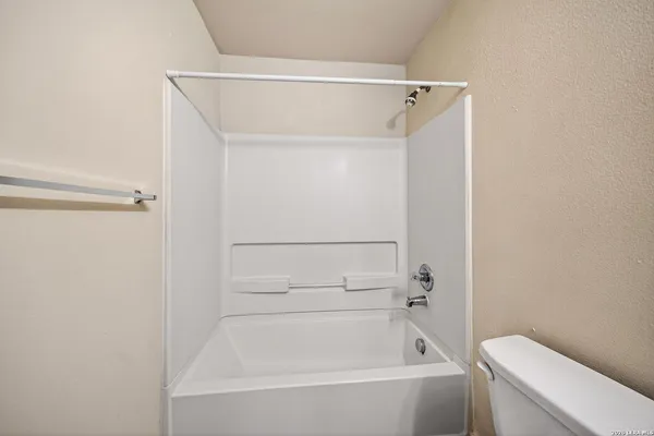 $1,400 | 5015 Summit Pass, Unit 2, San Antonio, TX 78229