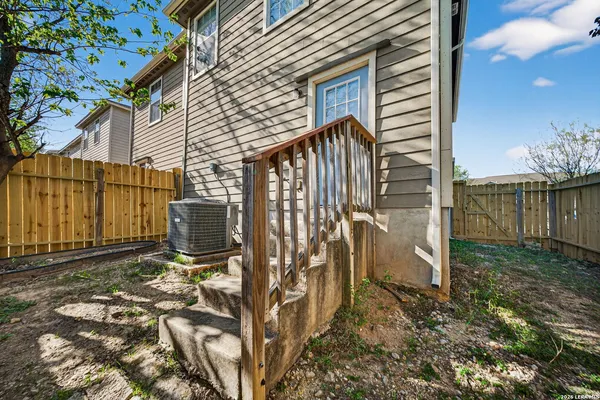 $1,400 | 5015 Summit Pass, Unit 2, San Antonio, TX 78229