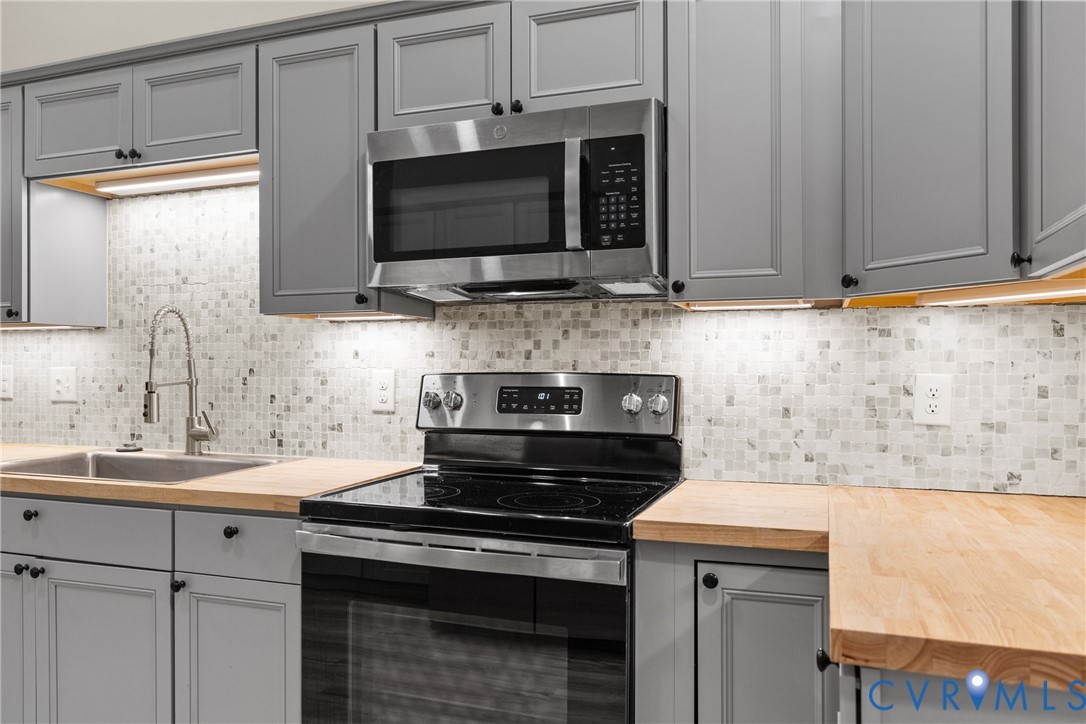 11905 Quaker Road Dinwiddie, VA 23841 - Photo 9 of 34 Gray shaker-style cabinetry with black hardware, s