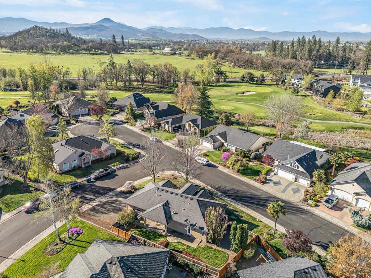 235 Prairie Landing Drive Eagle Point, OR 97524 - Photo 40 of 50 46-45