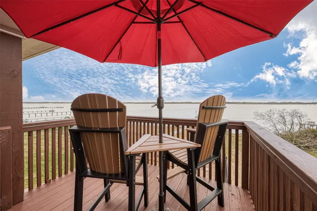 $850,000 | 792 West Bayshore Drive, Palacios, TX 77465