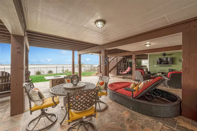 $850,000 | 792 West Bayshore Drive, Palacios, TX 77465