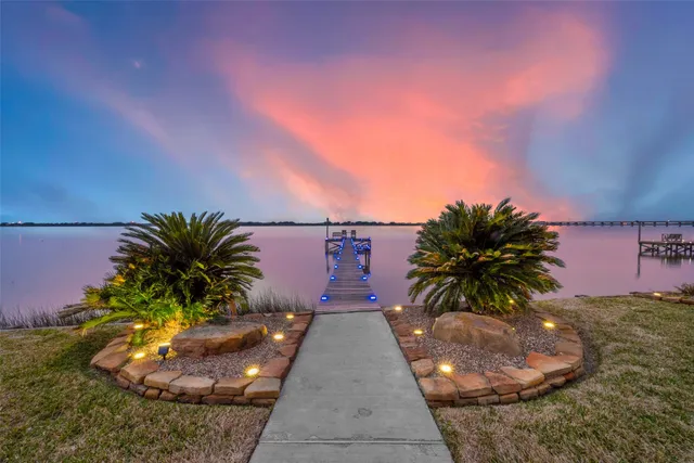 $850,000 | 792 West Bayshore Drive, Palacios, TX 77465