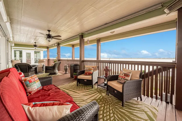 $850,000 | 792 West Bayshore Drive, Palacios, TX 77465