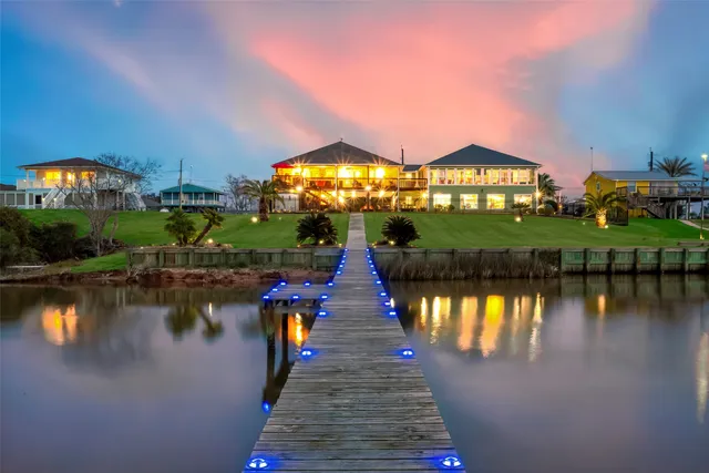 $850,000 | 792 West Bayshore Drive, Palacios, TX 77465