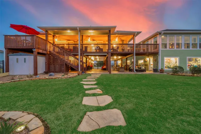 $850,000 | 792 West Bayshore Drive, Palacios, TX 77465