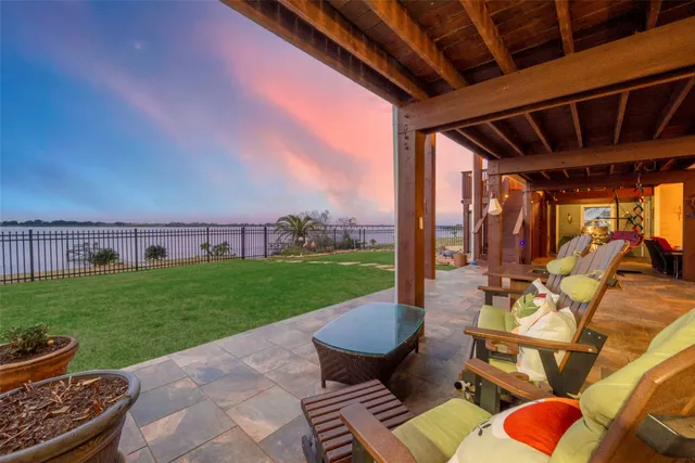 $850,000 | 792 West Bayshore Drive, Palacios, TX 77465