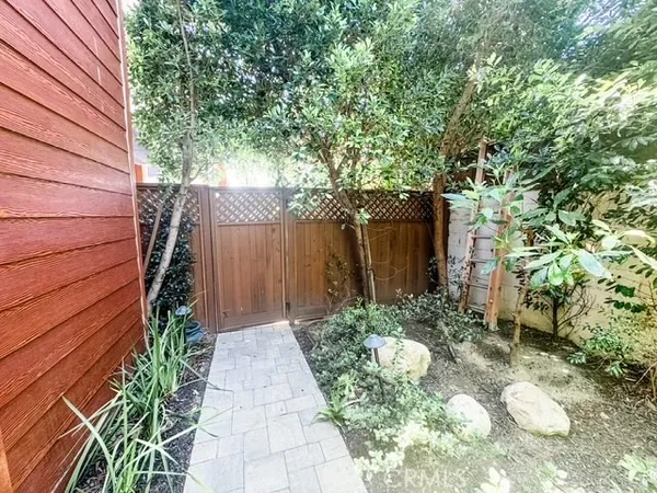 $889,000 | 9237 Wakefield Avenue, Unit 6, Panorama City, CA 91402