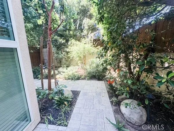 $889,000 | 9237 Wakefield Avenue, Unit 6, Panorama City, CA 91402