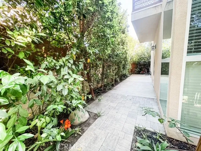 $889,000 | 9237 Wakefield Avenue, Unit 6, Panorama City, CA 91402