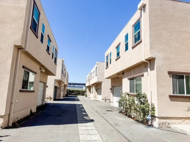 $889,000 | 9237 Wakefield Avenue, Unit 6, Panorama City, CA 91402