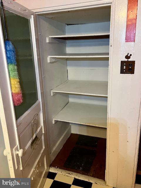 123 South 10th Street Reading, PA 19602 - Photo 5 of 16 a close view of walk in closet