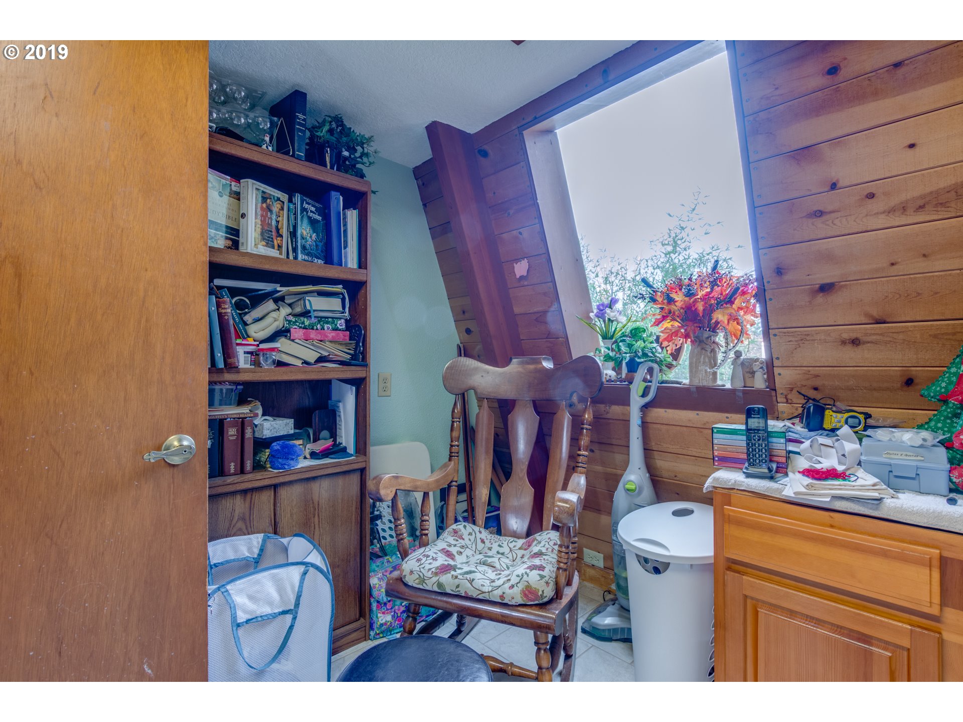 22555 Southeast Bornstedt Road Sandy, OR 97055 - Photo 28 of 32 a living room with furniture and book shelf