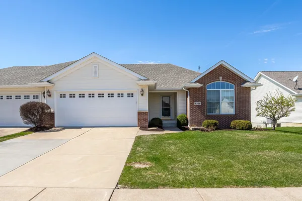 $465,000 | 5706 Castlewood Drive, Bettendorf, IA 52722