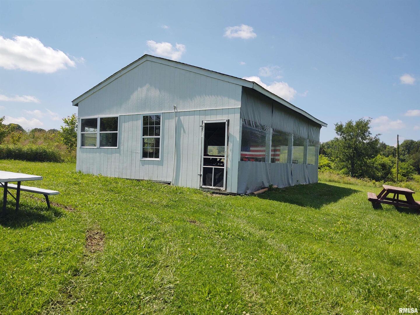 67 Dutchman Trail Vienna, IL 62995 - Photo 6 of 8 a front view of a house with garden