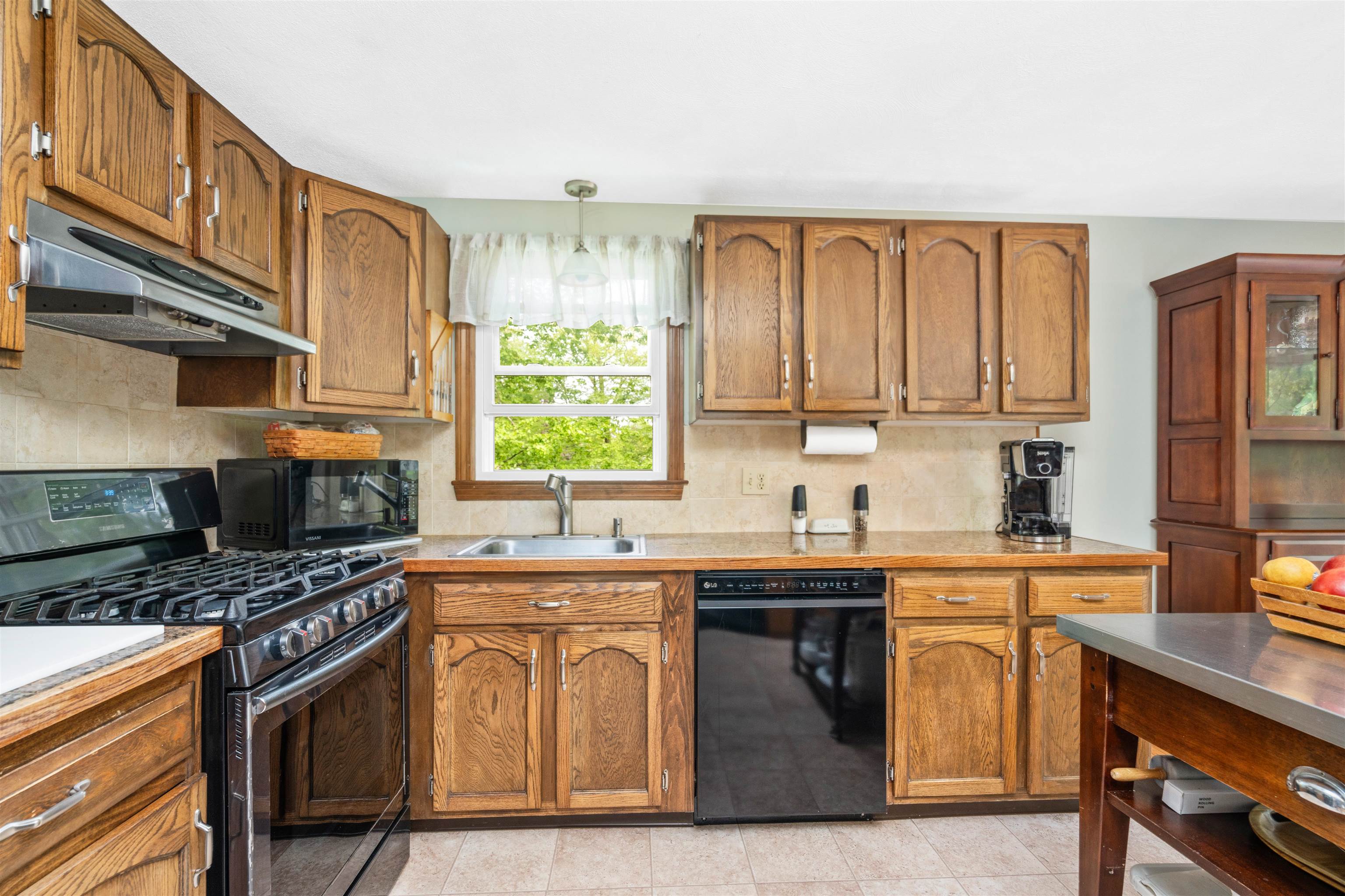 2 Curt Road Merrimack, NH 03054 - Photo 4 of 40