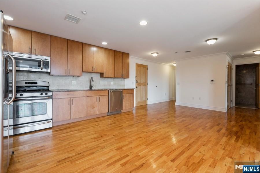 17 Meadow Road, Unit 407 Rutherford, NJ 07070 - Photo 2 of 18