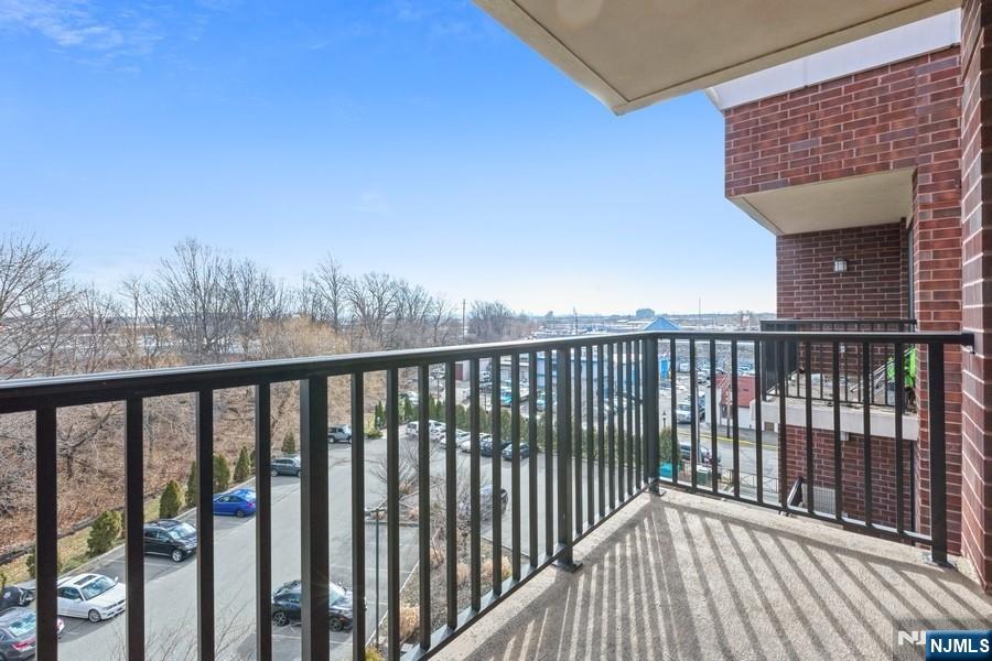 17 Meadow Road, Unit 407 Rutherford, NJ 07070 - Photo 6 of 18