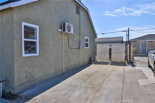 $639,000 | 922 West School Street, Compton, CA 90220