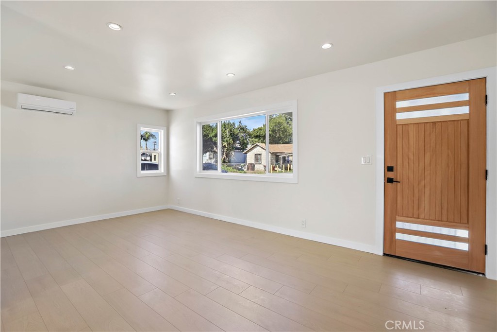 922 West School Street Compton, CA 90220 - Photo 4 of 30