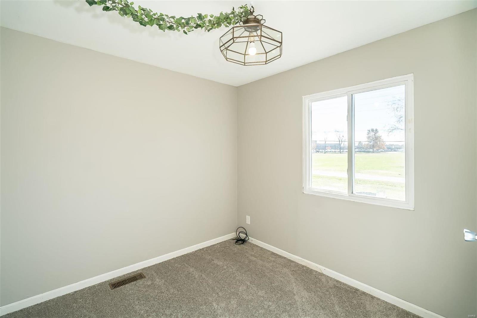 11 Hunting Creek Road St. Peters, MO 63376 - Photo 16 of 27