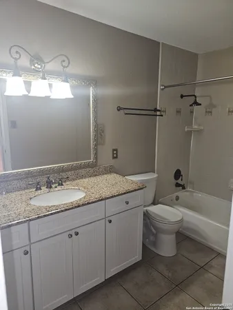 $990 | 8611 Datapoint Drive, Unit 4, San Antonio, TX 78229
