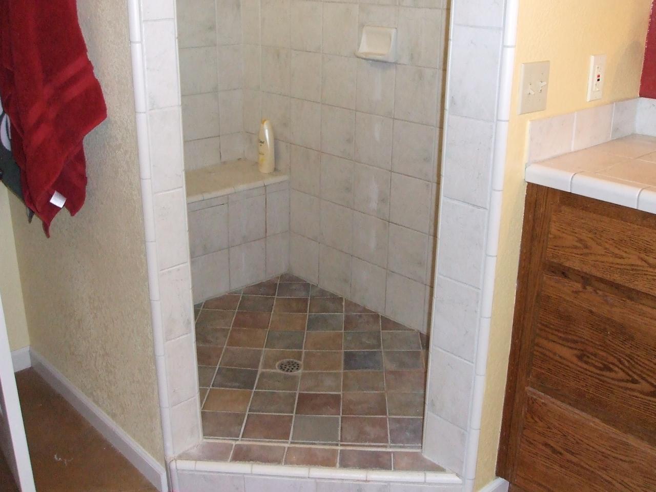 13431 Intermountain Road Redding, CA 96003 - Photo 12 of 49 a bathroom with a shower