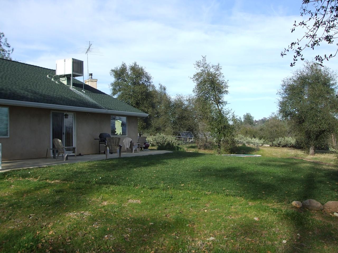 13431 Intermountain Road Redding, CA 96003 - Photo 2 of 49 a front view of a house with garden