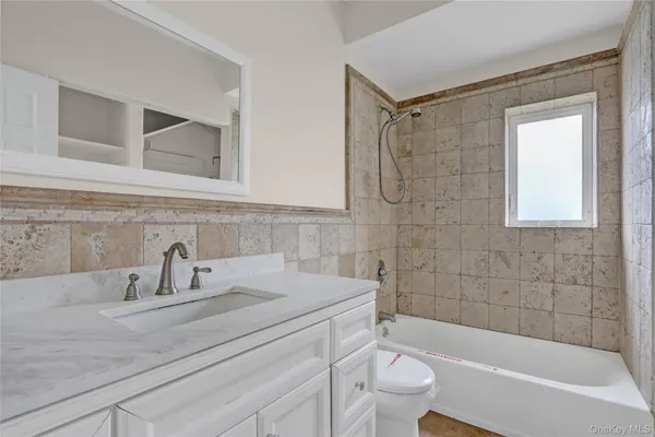 $669,900 | 894 Bay 9th Street, West Islip, NY 11795