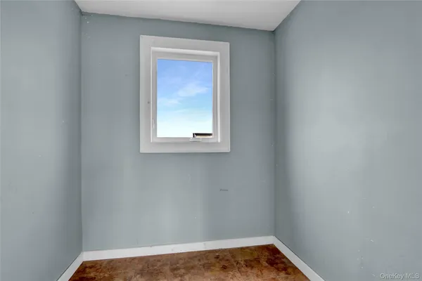 $669,900 | 894 Bay 9th Street, West Islip, NY 11795