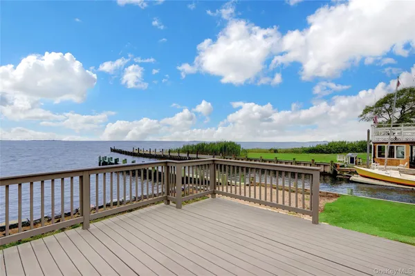 $669,900 | 894 Bay 9th Street, West Islip, NY 11795