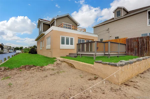 $669,900 | 894 Bay 9th Street, West Islip, NY 11795