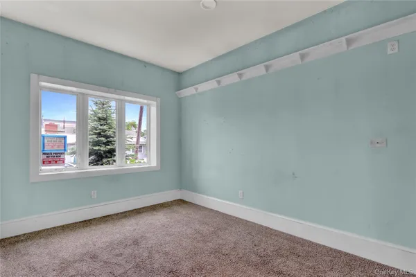 $669,900 | 894 Bay 9th Street, West Islip, NY 11795