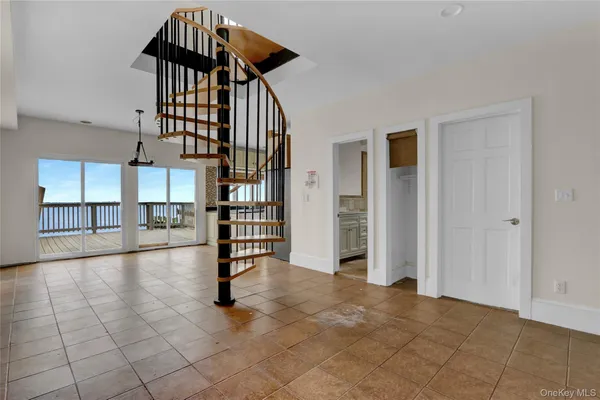 $669,900 | 894 Bay 9th Street, West Islip, NY 11795