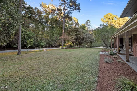 a view of a dinning table and chairs in the patio