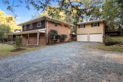 a bench sitting in front of a building