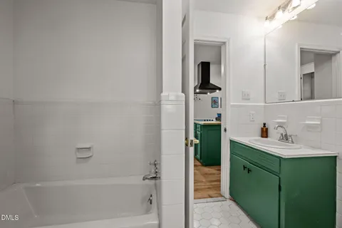 $1,000,000 | 104 Sparkleberry Lane, Carrboro, NC 27510