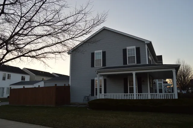 $2,500 | 225 West Washington Street, Oswego, IL 60543