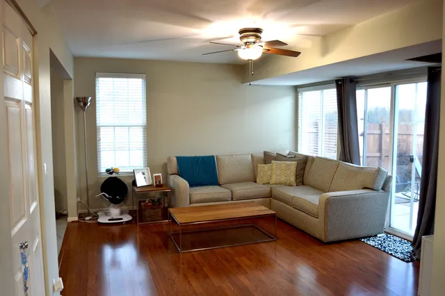 $2,500 | 225 West Washington Street, Oswego, IL 60543