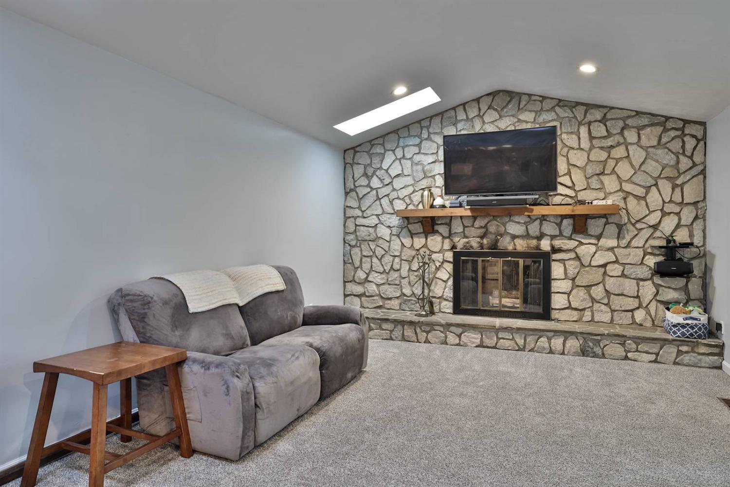 2395 Springdale Road Cincinnati, OH 45231 - Photo 9 of 50 Gallery Image 9