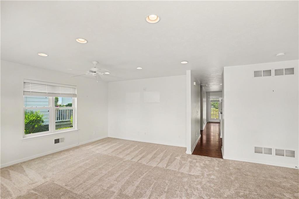618 Locust Street Coraopolis, PA 15108 - Photo 4 of 20