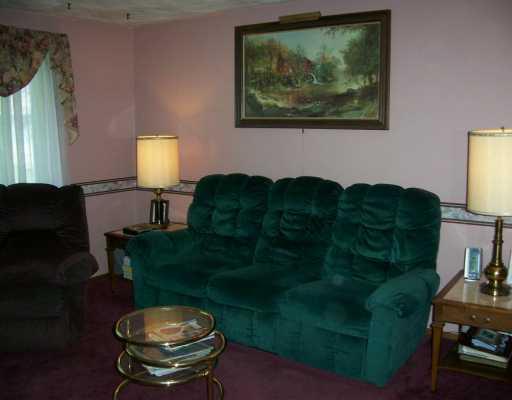 91 Fosterville Road Greensburg, PA 15601 - Photo 4 of 8 Living Room.