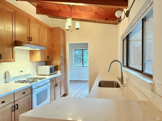 $799,000 | 16868 Center Way, Guerneville, CA 95446