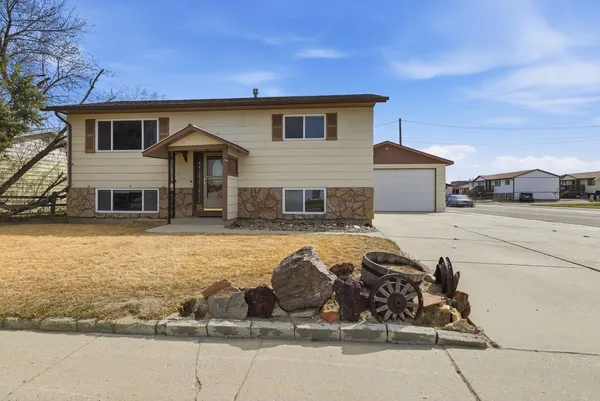 $349,900 | 311 Missouri Street, Evansville, WY 82636
