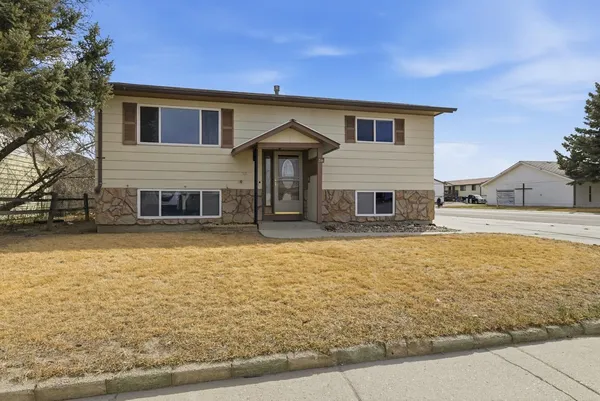 $325,000 | 311 Missouri Street, Evansville, WY 82636