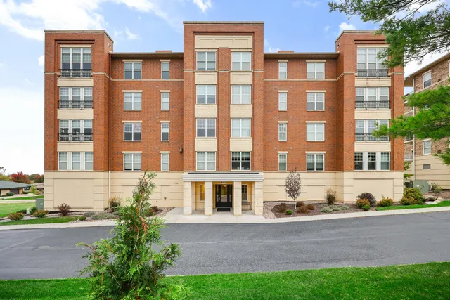 $359,000 | 9225 Crosswinds Lane, Unit 402, Madison, WI 53593