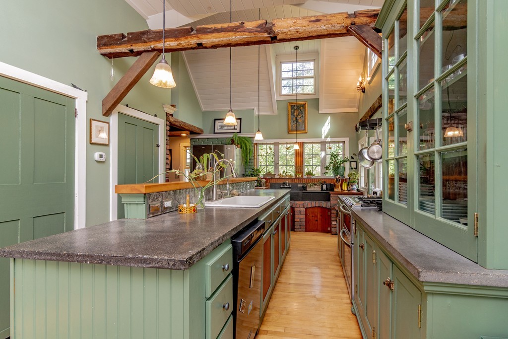 817 Main Road Granville, MA 01034 - Photo 5 of 27 Gallery Image 5