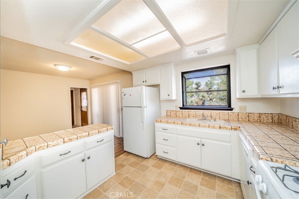 3818 Sunnyslope Road Phelan, CA 92371 - Photo 11 of 40