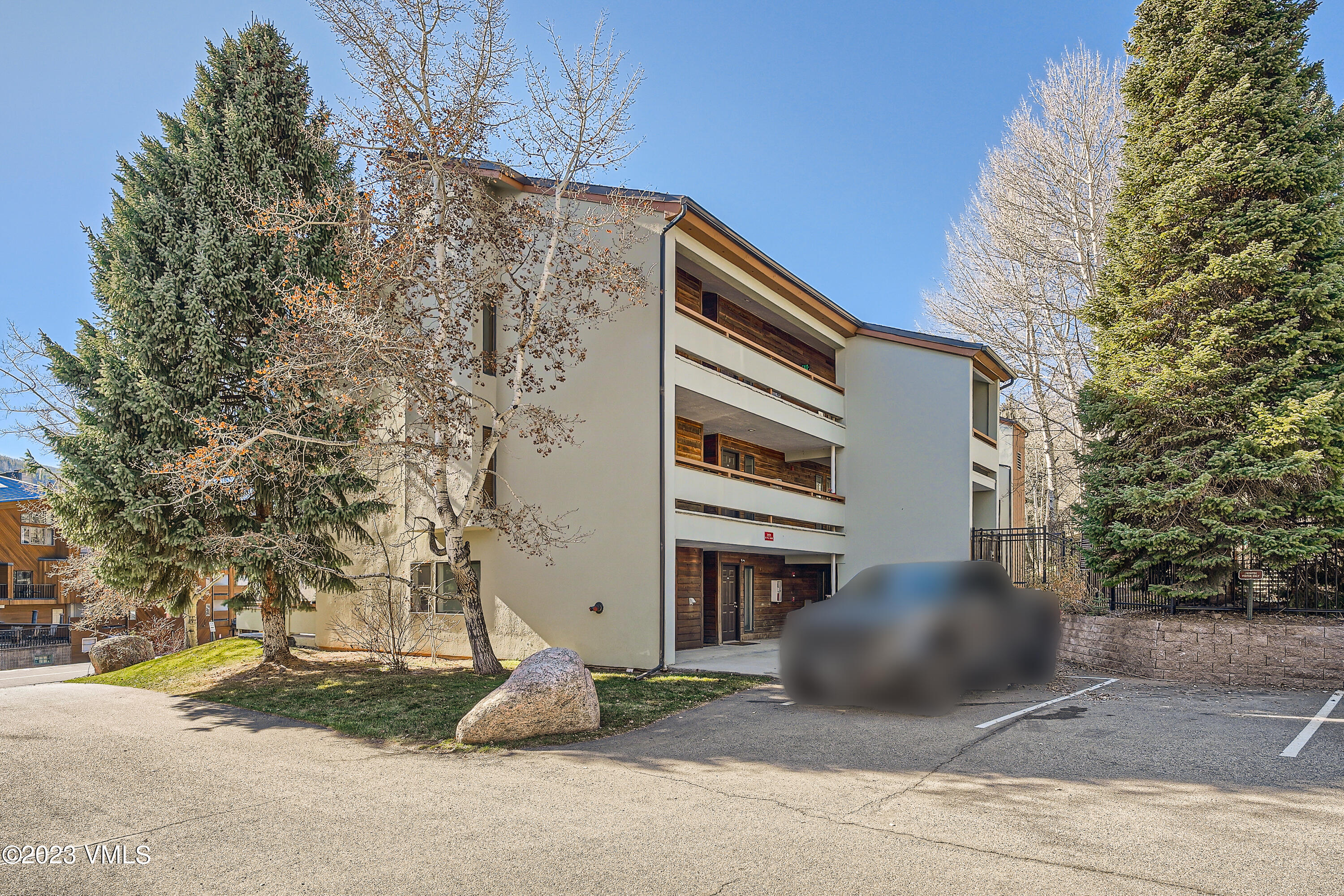 1030 Lions Ridge Loop, Unit 202 Vail, CO 81657 - Photo 25 of 25 a view of a back yard of the house
